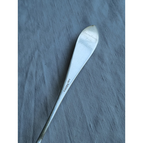 Antikk og lang suppeskje i egen antikk design, 21,8 cm, virkelig flott