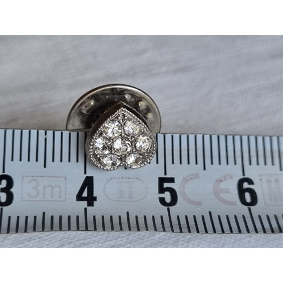 Ubrukt vintage selskaps pin, liten smykke brosje, pin, forsølvet hjerte med steiner