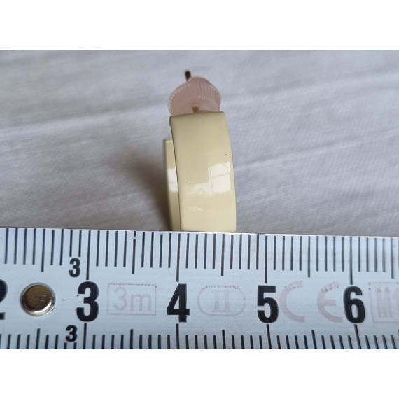 Pastell lys gule vakre, brede halv-creoler, med gode gummi stoppere