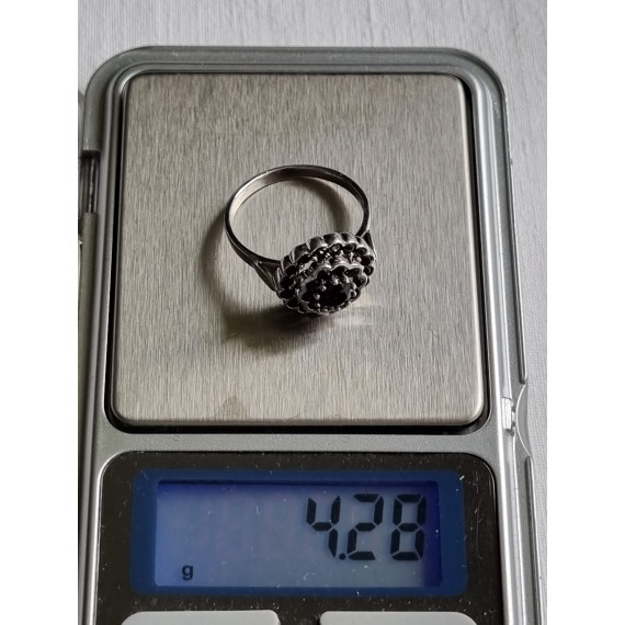 Nydelig granat ring i 925 sølv, strl 57 og 27 granater