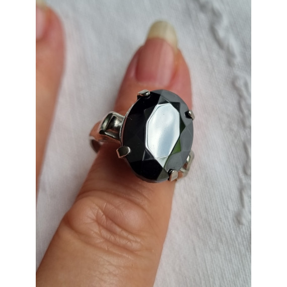 Antatt bijouteri ring, godt laget med stor imitert blodstein, strl 58