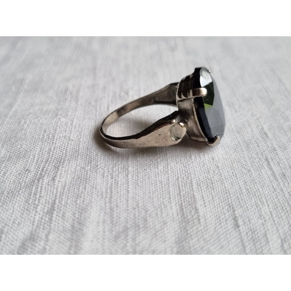 Antatt bijouteri ring, godt laget med stor imitert blodstein, strl 58