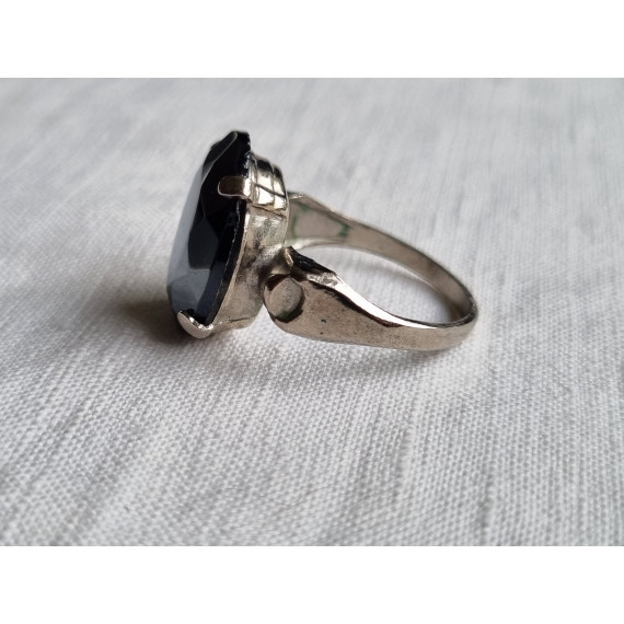 Antatt bijouteri ring, godt laget med stor imitert blodstein, strl 58