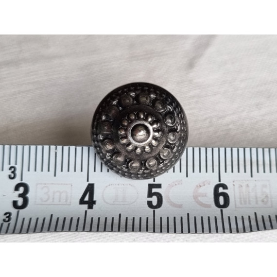 Oksiderte bunads-knapper, antatt antikke, 4 stk selges sammen