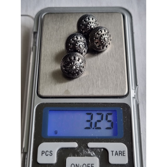 Oksiderte bunads-knapper, antatt antikke, 4 stk selges sammen