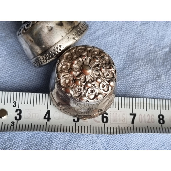 Fantastisk antikk filigran halsknapp i sølv, 1800-tallet, mrk 12L