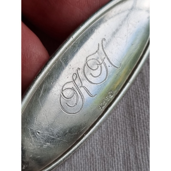 Sterling name tag, Navnskilt i sølv, ovalt til å lime på noe, K.H.