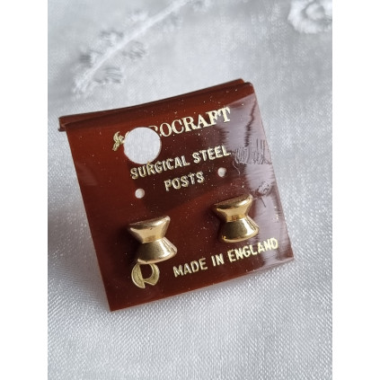 Vintage Corocraft øredobber, ubrukt gullfargede begerformet eller snelleformet