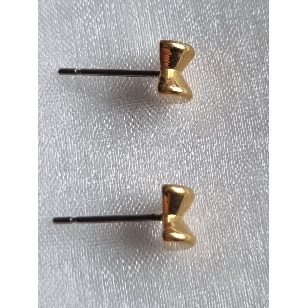 Vintage Corocraft øredobber, ubrukt gullfargede begerformet eller snelleformet