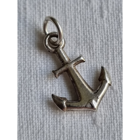 Anheng, charm i sølv, et anker symboliserer håpet