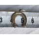 Anheng, charm i sølv, en hestesko, som symboliserer LYKKE