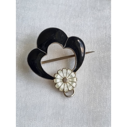 Herlig sølv emalje nål, man kan henge noe under