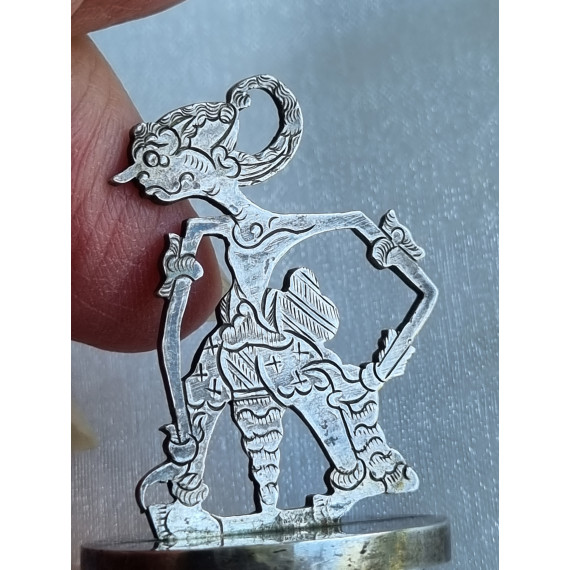 Særegen signet, antatt i sølv, med Wayang Anuman Indonesia figur