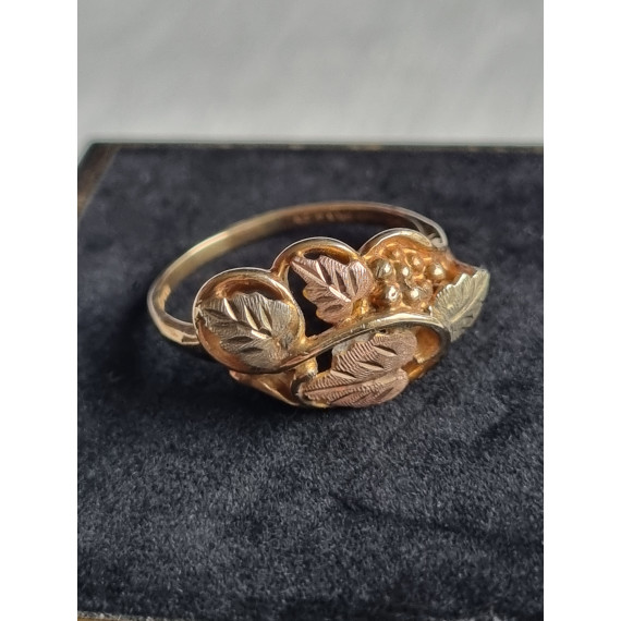 Lekker Black Hills Gold ring i 10k - 12k gult gull, 3,2 gram, i strl 55,5