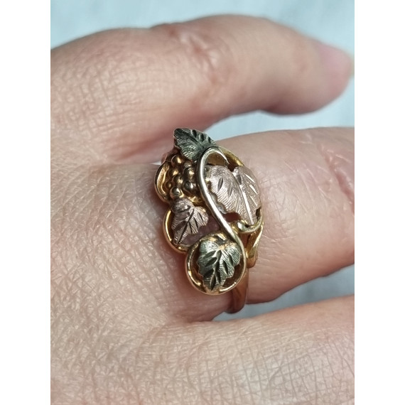 Lekker Black Hills Gold ring i 10k - 12k gult gull, 3,2 gram, i strl 55,5