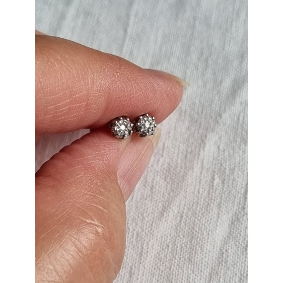 Diamantøredobber, øredobber i 585 hvitt gull, med 2 stk 8/8 diamanter