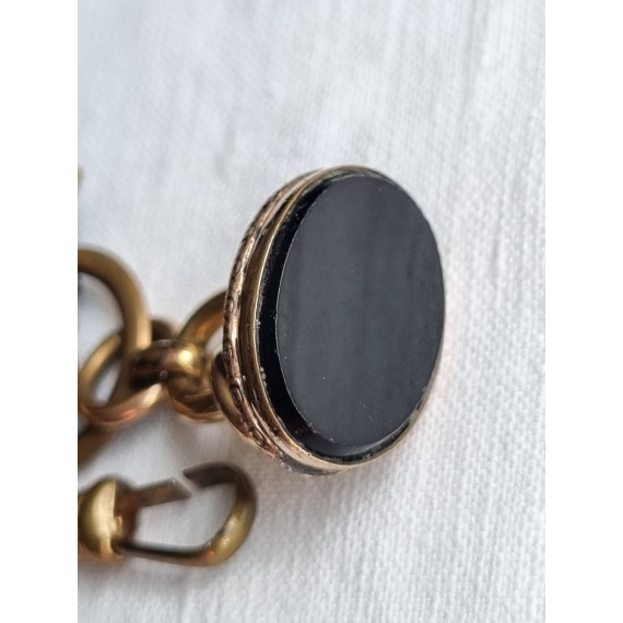 Spesiell klokkelenke, med sort bånd, og signet med sort onyx stein