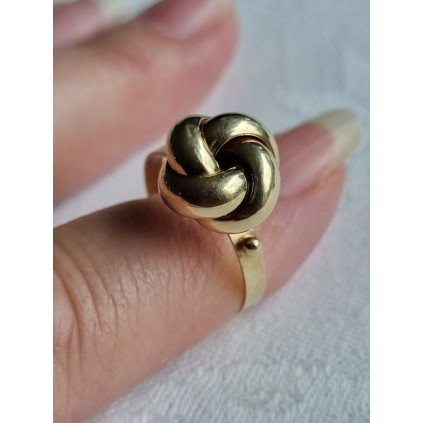 Fantastisk knute ring i 585 gult gull, strl 57, med kuler på siden, 3,1 gram