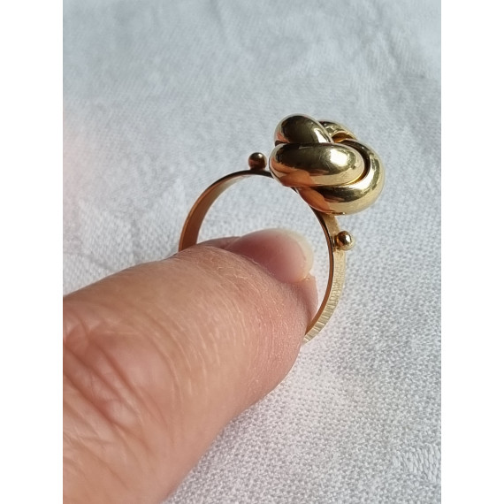 Fantastisk knute ring i 585 gult gull, strl 57, med kuler på siden, 3,1 gram