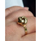 Fantastisk knute ring i 585 gult gull, strl 57, med kuler på siden, 3,1 gram
