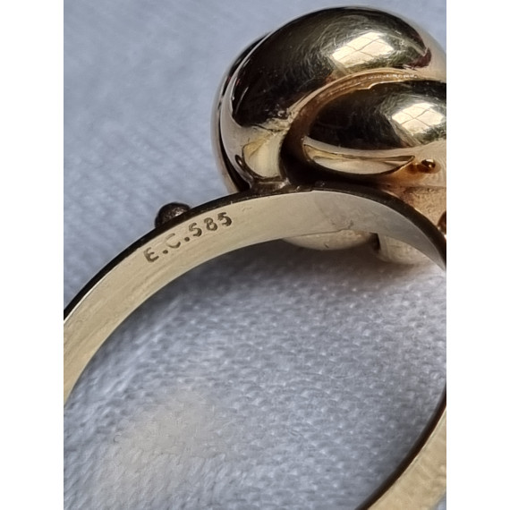 Fantastisk knute ring i 585 gult gull, strl 57, med kuler på siden, 3,1 gram