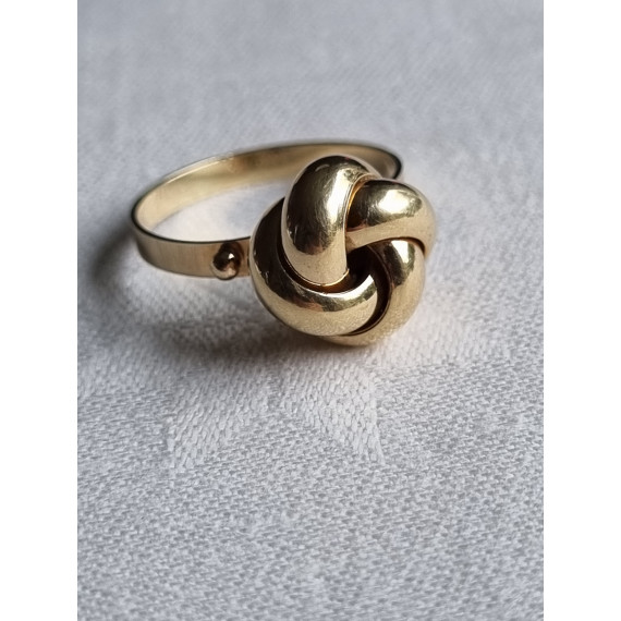 Fantastisk knute ring i 585 gult gull, strl 57, med kuler på siden, 3,1 gram
