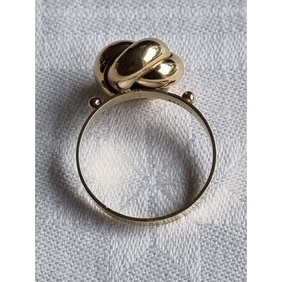 Fantastisk knute ring i 585 gult gull, strl 57, med kuler på siden, 3,1 gram