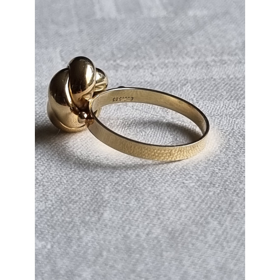 Fantastisk knute ring i 585 gult gull, strl 57, med kuler på siden, 3,1 gram