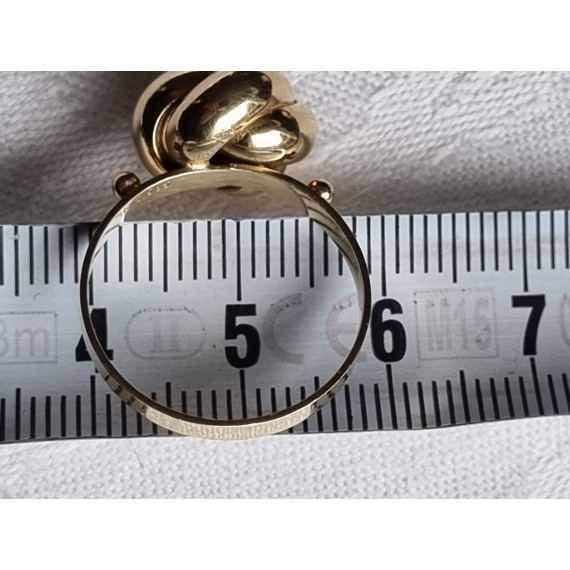 Fantastisk knute ring i 585 gult gull, strl 57, med kuler på siden, 3,1 gram