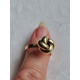 Fantastisk knute ring i 585 gult gull, strl 57, med kuler på siden, 3,1 gram