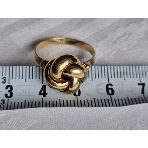 Fantastisk knute ring i 585 gult gull, strl 57, med kuler på siden, 3,1 gram