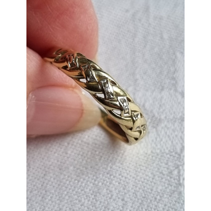 Gullring 585, diamantring, nydelig flettet med to diamanter i / 2,3 gram, strl 62