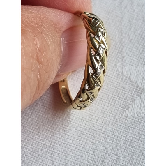 Gullring 585, diamantring, nydelig flettet med to diamanter i / 2,3 gram, strl 62