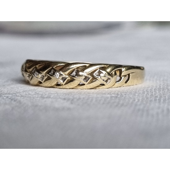 Gullring 585, diamantring, nydelig flettet med to diamanter i / 2,3 gram, strl 62