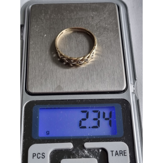 Gullring 585, diamantring, nydelig flettet med to diamanter i / 2,3 gram, strl 62