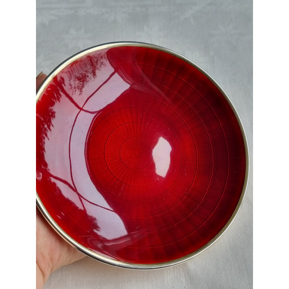 Vakkert sølv emalje fat, med diameter på 15,5 cm fra David-Andersen