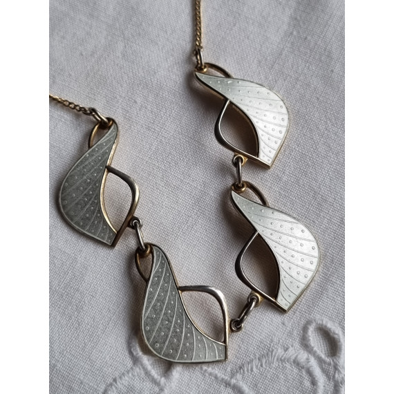 Sølv emalje smykke, halskjede med 4 sølv emalje deler, i 925S av Ivar T. Holth