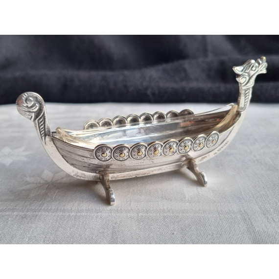 Flott Vikingskip i sølv, saltkar med glassinnsats, ca 11,7 cm