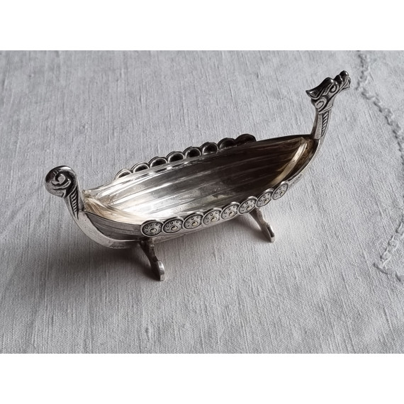 Flott Vikingskip i sølv, saltkar med glassinnsats, ca 11,7 cm