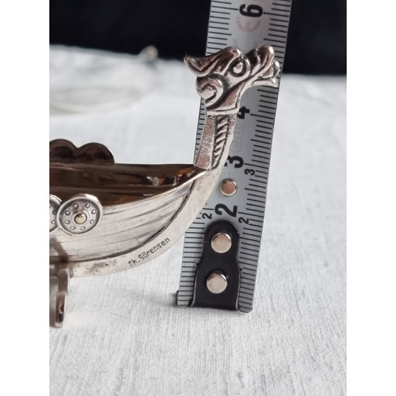 Flott Vikingskip i sølv, saltkar med glassinnsats, ca 11,7 cm