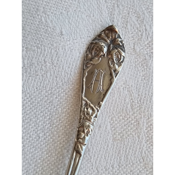 Opphøiet Rose saltskje, antikk variant, ca 6,5 cm, grav "A" og "16.08.25"