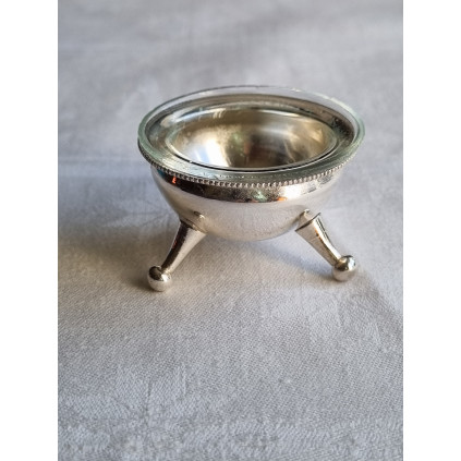 Vakkert og dekorativt saltkar i plett, med glassinnsats