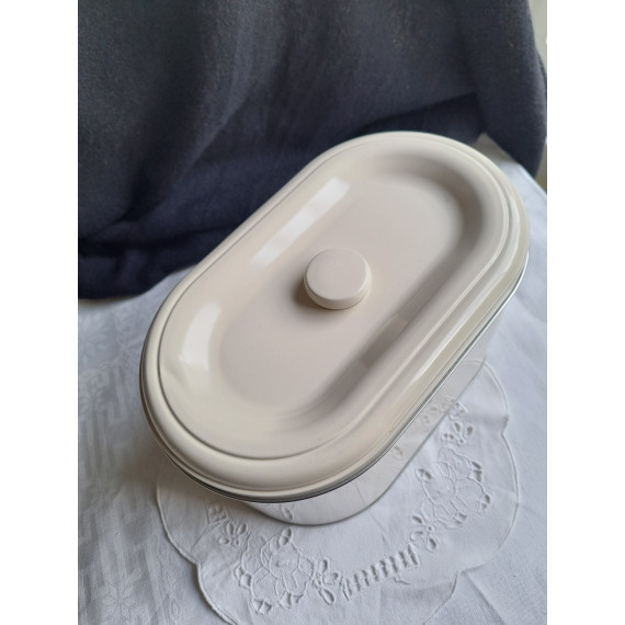 Stilren og nøytral brødboks med lokk, blikk, H 13 cm, L 25 cm, B 15 cm