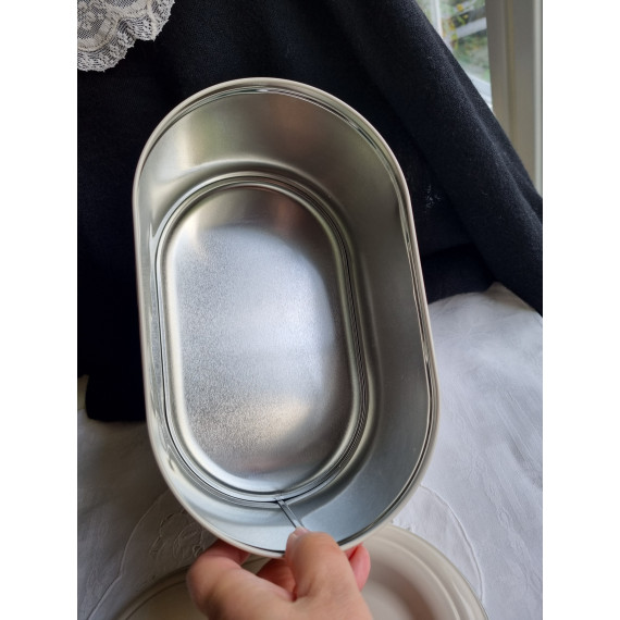 Stilren og nøytral brødboks med lokk, blikk, H 13 cm, L 25 cm, B 15 cm