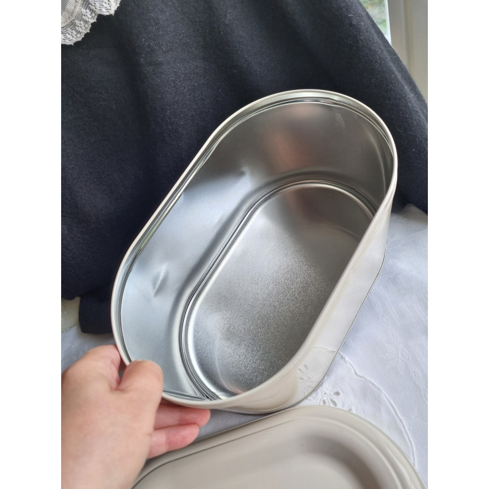 Stilren og nøytral brødboks med lokk, blikk, H 13 cm, L 25 cm, B 15 cm
