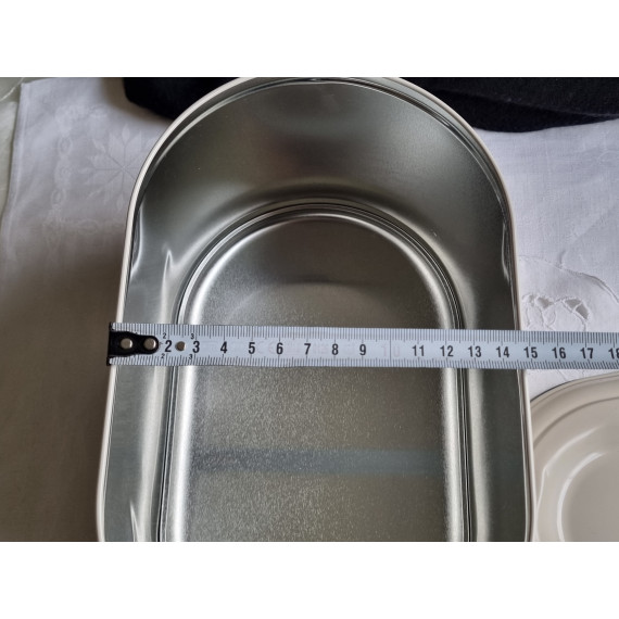 Stilren og nøytral brødboks med lokk, blikk, H 13 cm, L 25 cm, B 15 cm