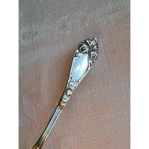 Opphøiet Rose saltskje, antikk variant, ca 6,5 cm, lett forgylt skjeblad
