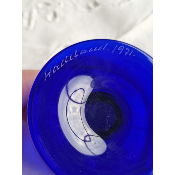 Nydelig Hadeland saltkar i kobolt blå glass, godt stemplet, som nytt