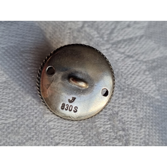 Bunads-knapper, i oksidert sølv, håndlagde, diam 1,5 cm med bakside