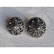 Bunads-knapper, i oksidert sølv, håndlagde, diam 1,5 cm med bakside